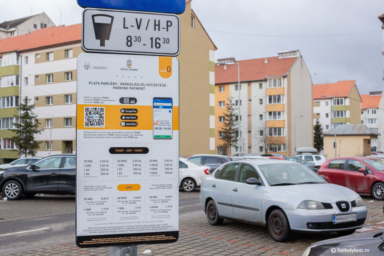 Kezdték megszokni a fizetős parkolást Csíkszeredában is •  Fotó: Borbély Fanni