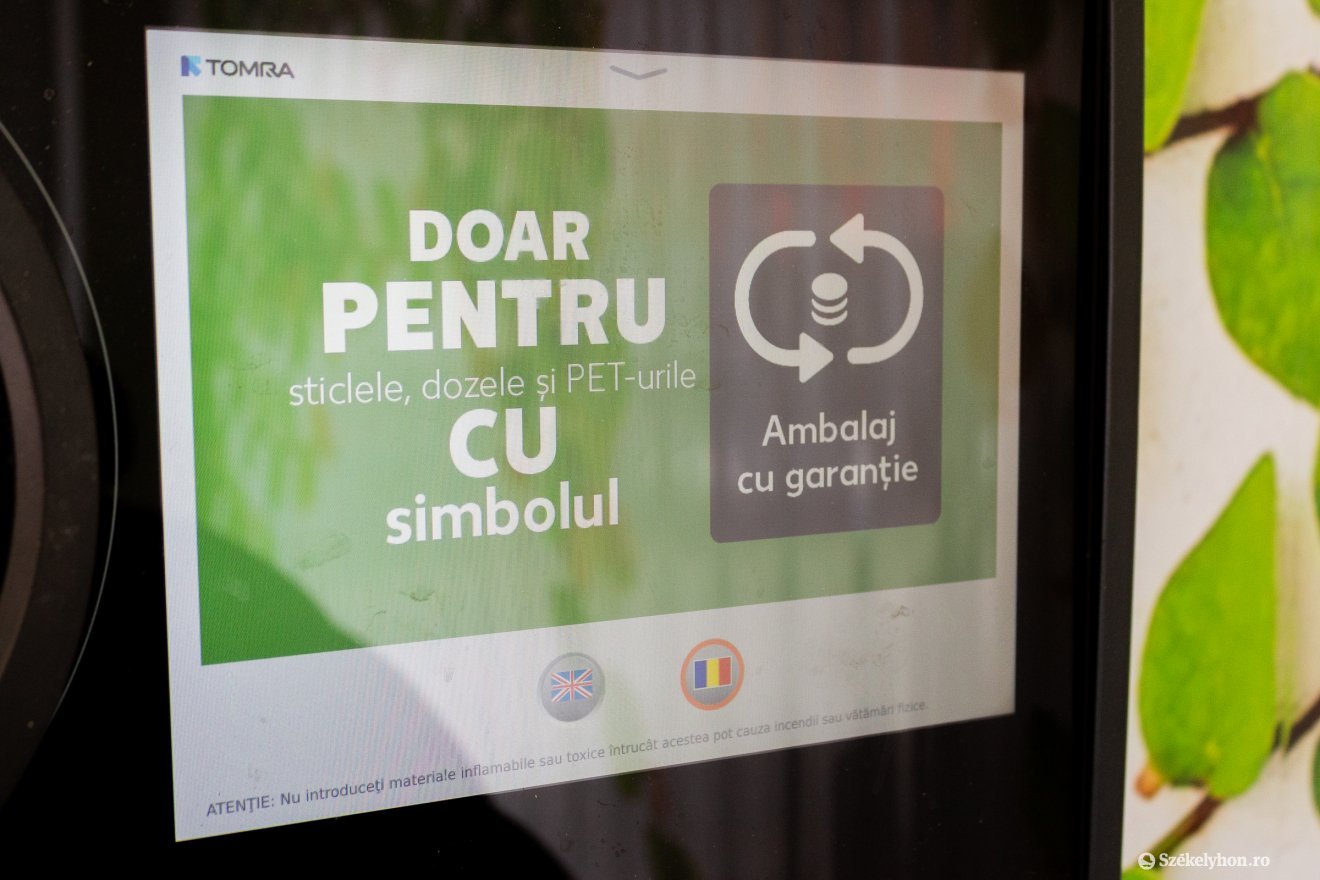 Csak azokat a csomagolásokat fogadja el az automata, amelyeken ez a jel látható •  Fotó: Borbély Fanni