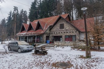 Gyalog, busszal, taxival a hajléktalanszállóra