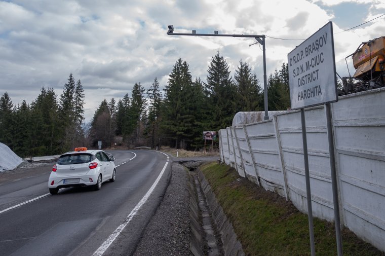 Jelentősen megdrágul az útadómatrica, nő a bírságok értéke is