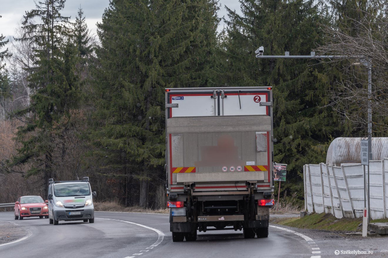 Útadó-ellenőrzés kamerával. Kapunk egy kis haladékot a kifizetésnél? •  Fotó: Pinti Attila