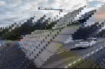 Jelentősen megdrágul az útadómatrica, nő a bírságok értéke is