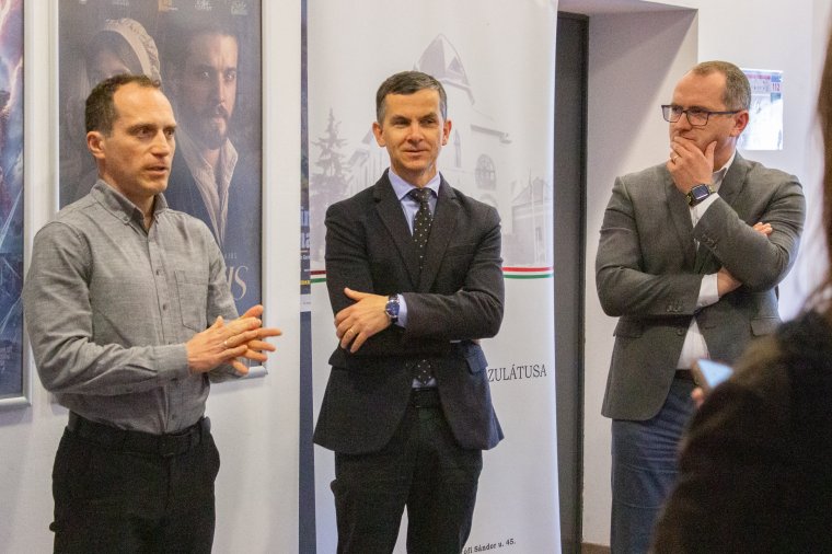 Évente egyszer Magyar filmnapok, tizenkétszer pedig filmklub