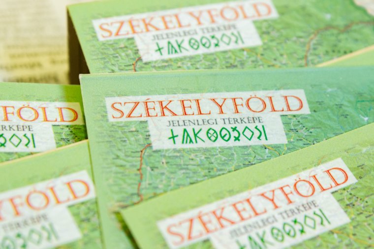 Sok esetben fordítva ülünk a lovon