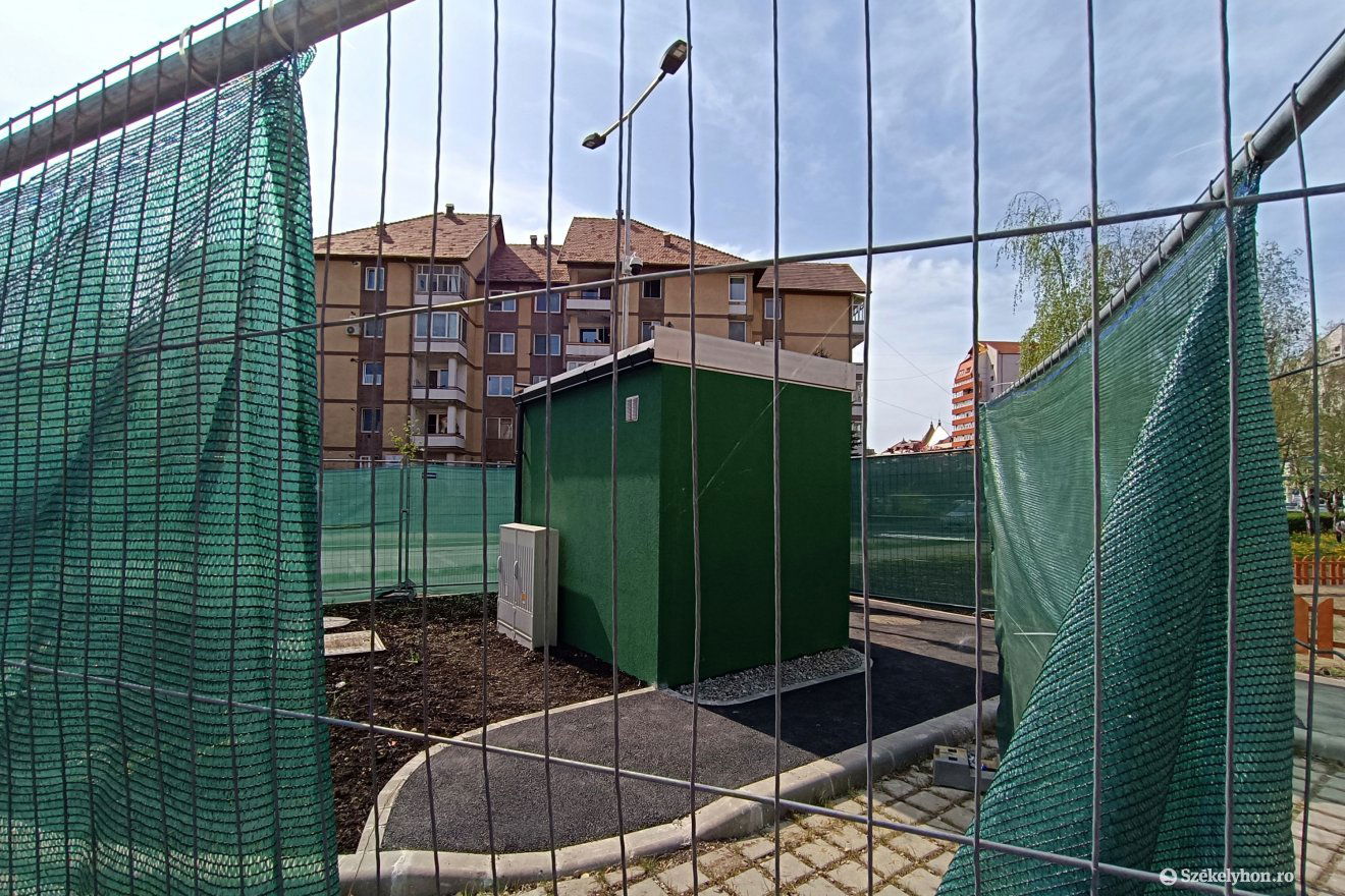 Az új köztéri illemhely nemsokára megnyílik •  Fotó: Tamás Attila