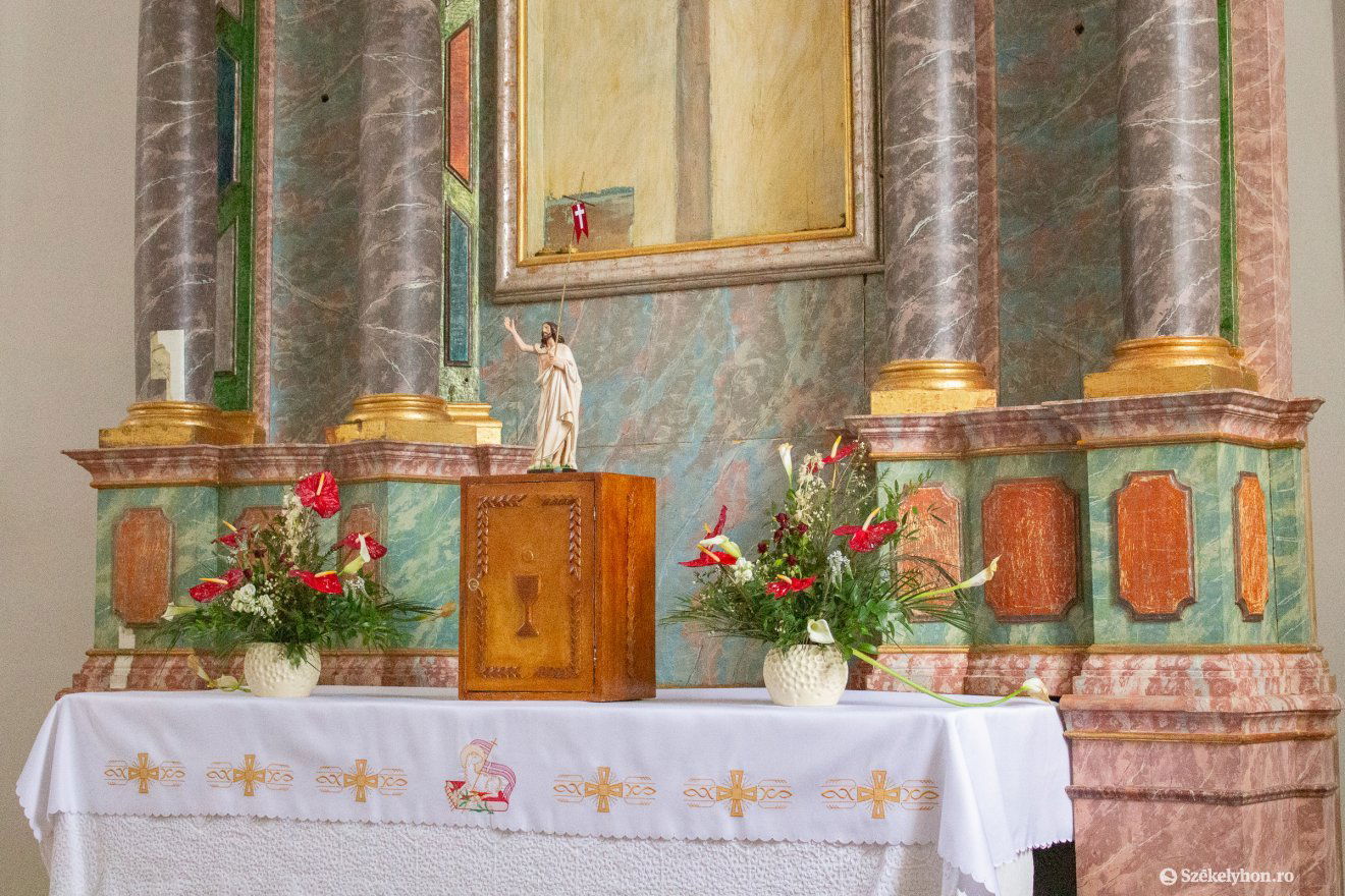 Az oltárszerkezet a restaurálás után •  Fotó: Borbély Fanni