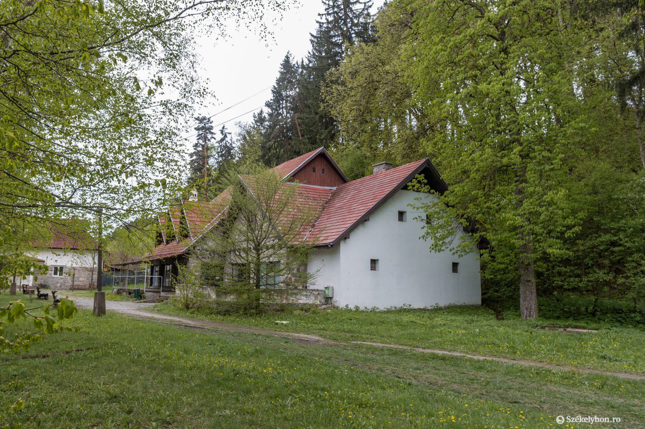 Korábban itt laktak a csíkszeredai hajléktalanok, de nehéz volt innen az ingázás • Fotó: Pinti Attila