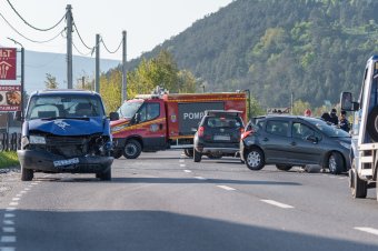 Belerohant az előtte haladó autóba