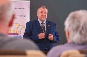 Égitestek, növények, fegyverek a székelyföldi történelmi címereken