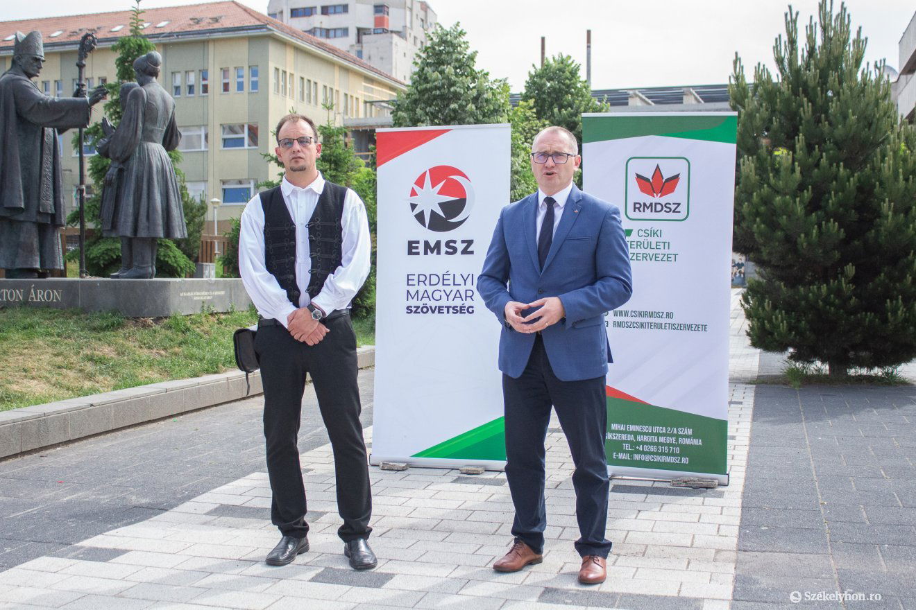 Tőke Ervin és Korodi Attila közösen hívták fel a figyelmet a választások fontosságára •  Fotó: Borbély Fanni