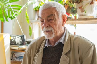 Fél évszázad munkáit kell költöztetnie Márton Árpád festőművésznek