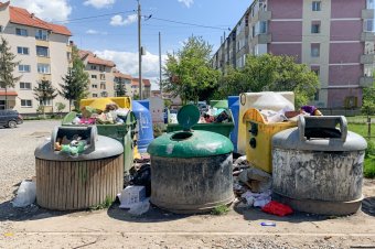 Alig győzik a guberálók után takarítani a sok széthajigált szemetet