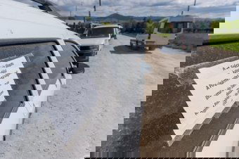 Kifakadtak a szécsenyiek: a polgármesteri hivatal szégyene az út katasztrofális állapota