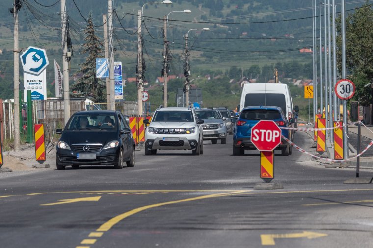 Kilométeres kocsisort okozott Csíkszeredában a gyorsan váltó zöld lámpa