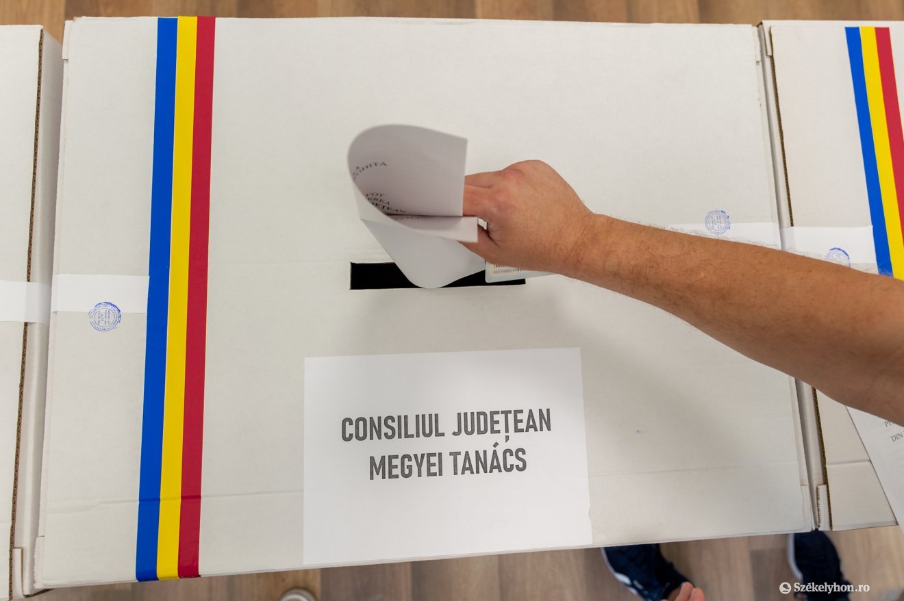 Kevesebben szavaztak bizalmat, de így is abszolút többsége lesz PNL-nek az ősszel megalakuló Bihar megyei önkormányzati képviselő-testületben •  Fotó: Pinti Attila