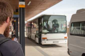 Tömegközlekedés: szigorú feltételekkel hirdet közbeszerzést Hargita Megye Tanácsa