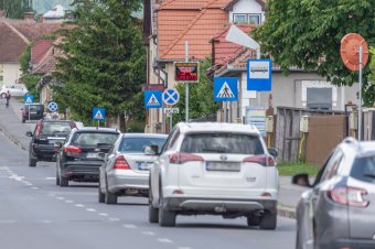 Sebességmérő táblákat szereltek fel a Szék útján