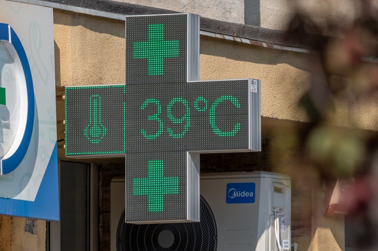 Fokozódik a kánikula: 40 fokhoz közelítenek a hőmérsékleti csúcsértékek, az éjszaka sem hoz felfrissülést