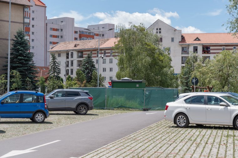 Bankkártyaolvasóra várnak a csíkszeredai közvécénél