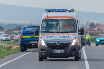 Oszlopnak ütköztek autójukkal, két idős nő sérült meg Csíkcsicsónál