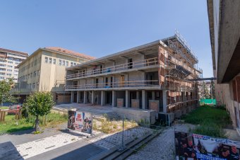 Az újbóli engedélyeztetés is lassítja a tornaterem építését
