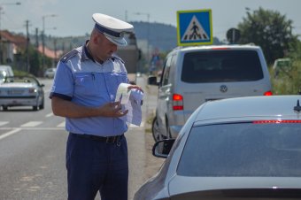 Ittas és jogosítvány nélküli sofőrt is lekapcsoltak a rendőrök