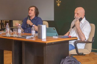 Tisztelője a magyar kultúrának, kiváltságnak tekinti verseskötete magyar fordítását Mircea Cărtărescu író, költő