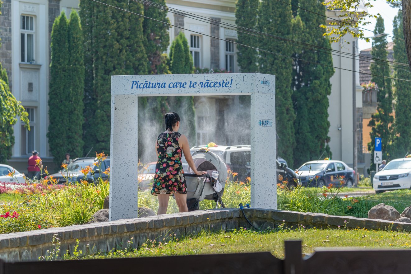 Hőségriadó: működik a vízellátás, párakapukat állítanak fel Csíkszeredában