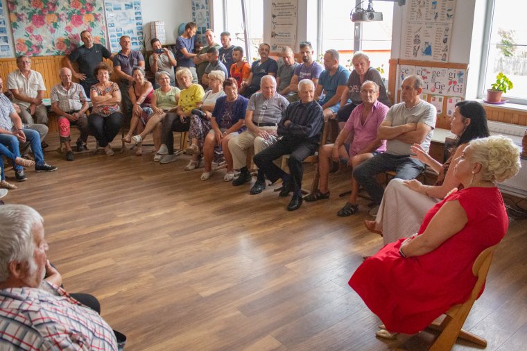 Paprikás hangulatú lakossági fórumon jelezték: nem kérnek a cigány gyerekekből