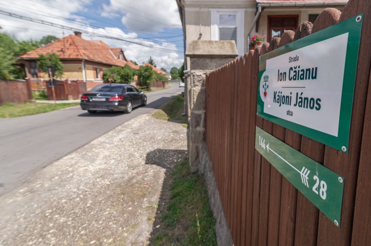 Megfékezik a száguldozókat, járda is épül, ahol van rá mód