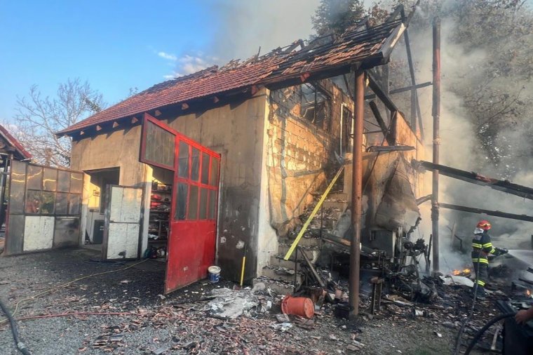 Tűz pusztított egy autószerelő műhelyben