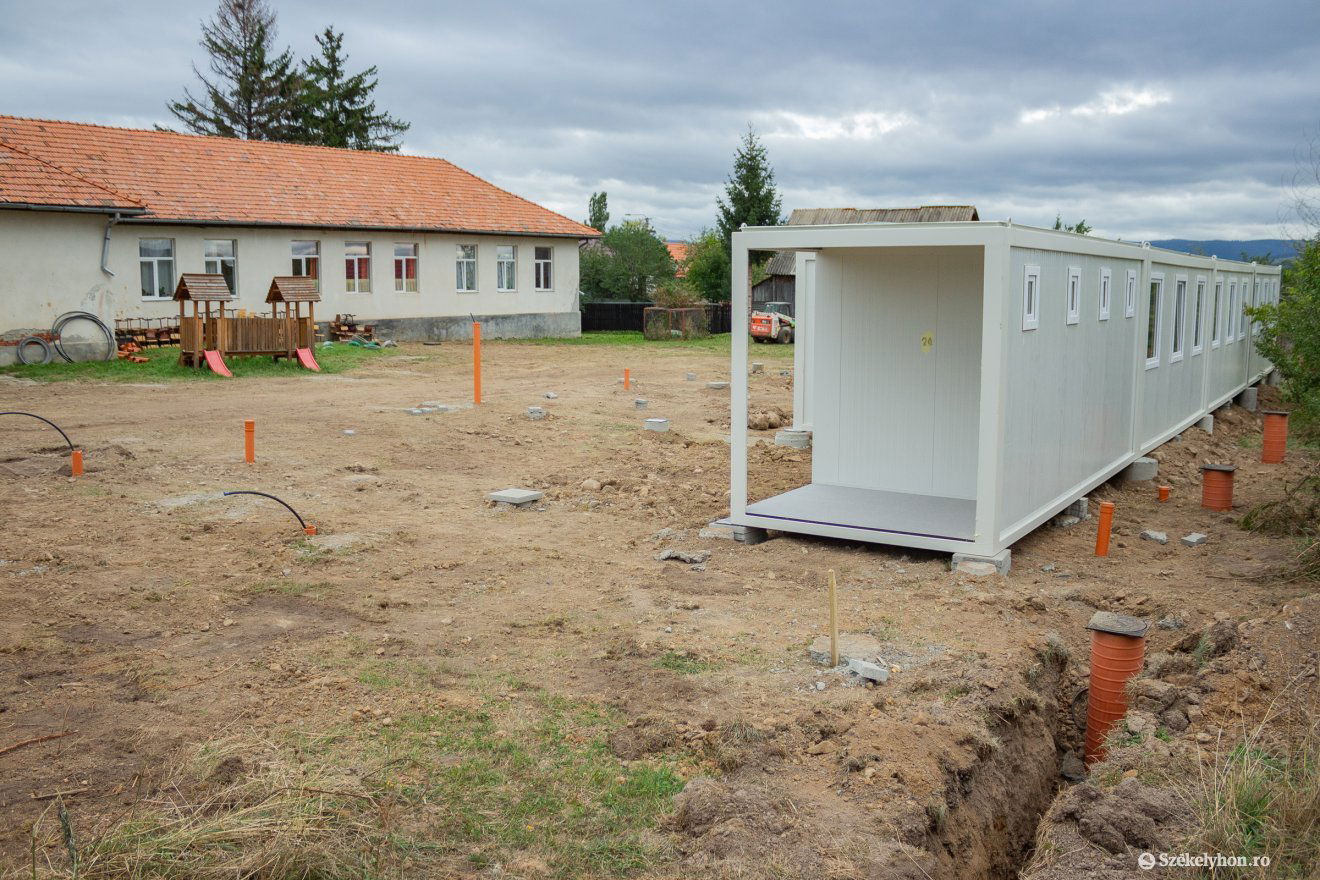 Folyamatban a konténeriskola létrehozása •  Fotó: Borbély Fanni