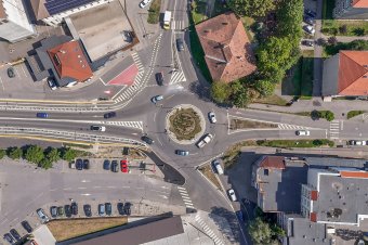 Balesetveszélyes is lehet a Ligat-hídi körforgalom