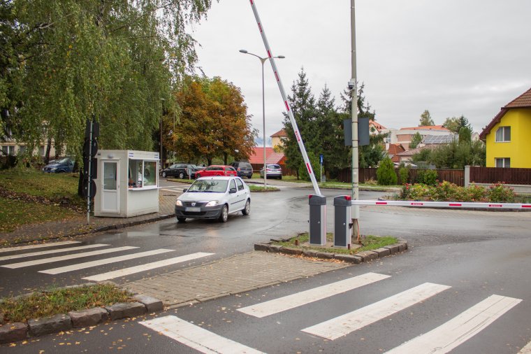 A vártnál jobb a helyzet a csíkszeredai kórházhoz vezető utca lezárása után