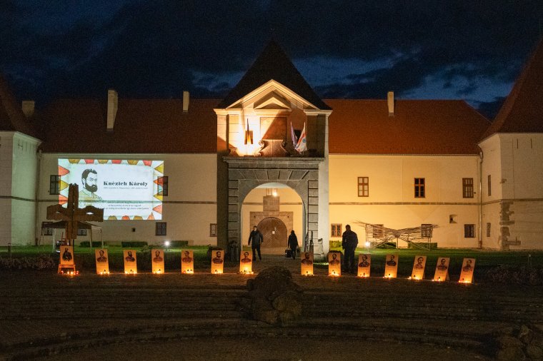 „Talán az ég megesküvék, hogy a magyart kiírtja”