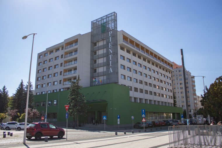 Ballagnak a csíkszeredai sapis végzősök
