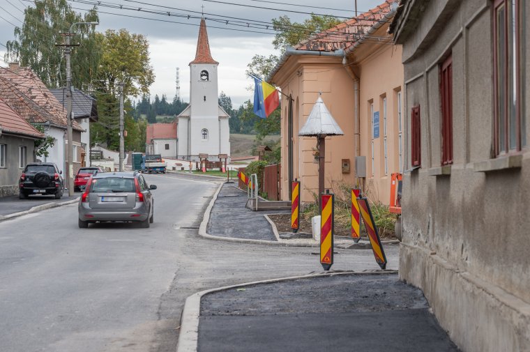 Befejezés előtt az útkarbantartás Csíkszeredában