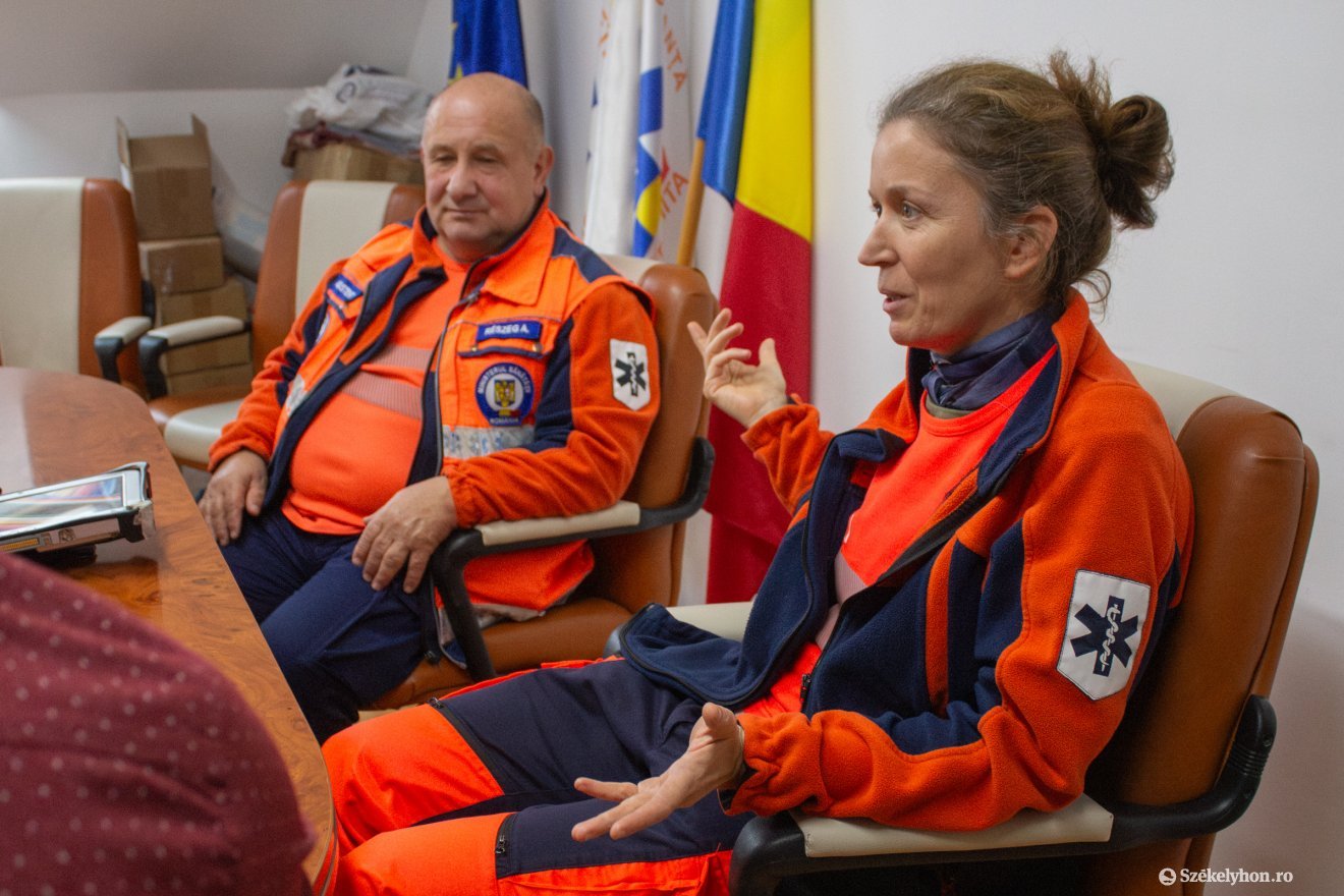 Részeg Attila és Suciu Dorottya mentős asszisztensek •  Fotó: Borbély Fanni