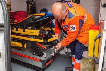 Hiányzó házszámok, szűk utcák, lakossági passzivitás is hátráltatja a mentősök munkáját