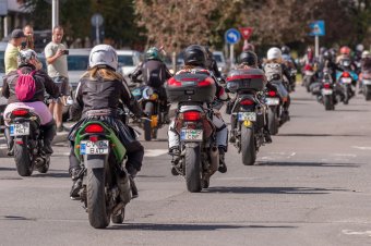 Törvénymódosítással kedveznének a motorosoknak a parlamenti pártok
