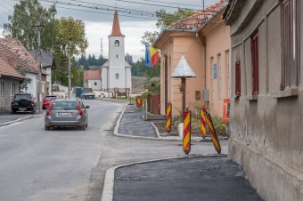 Befejezés előtt az útkarbantartás Csíkszeredában