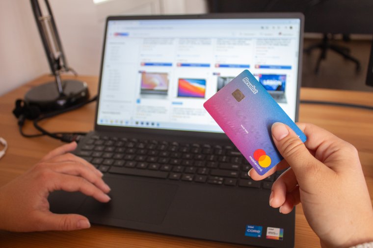 Rekordnagyságú online kereskedelem: legtöbben ásványvizet és tejet rendelnek házhoz