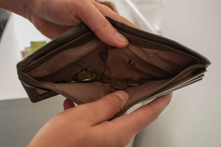 Drágulásokat hoz a deficitcsökkentés, a közalkalmazottak nem kérnek a megszorításokból
