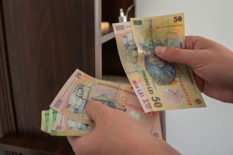 Az üzemanyag, a villanyáram és a cigaretta is tovább drágul a jövedéki adó emelésével