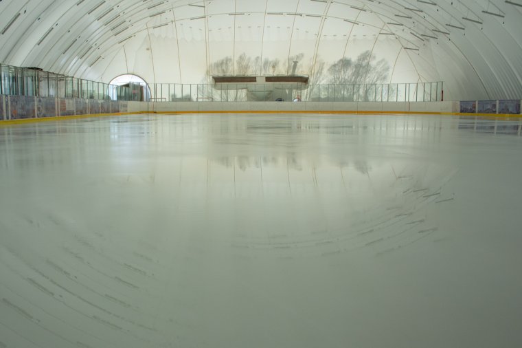 Készül a jég, novembertől kezdődik a közkorcsolyázás a Molnár Lajos Műjégpályán