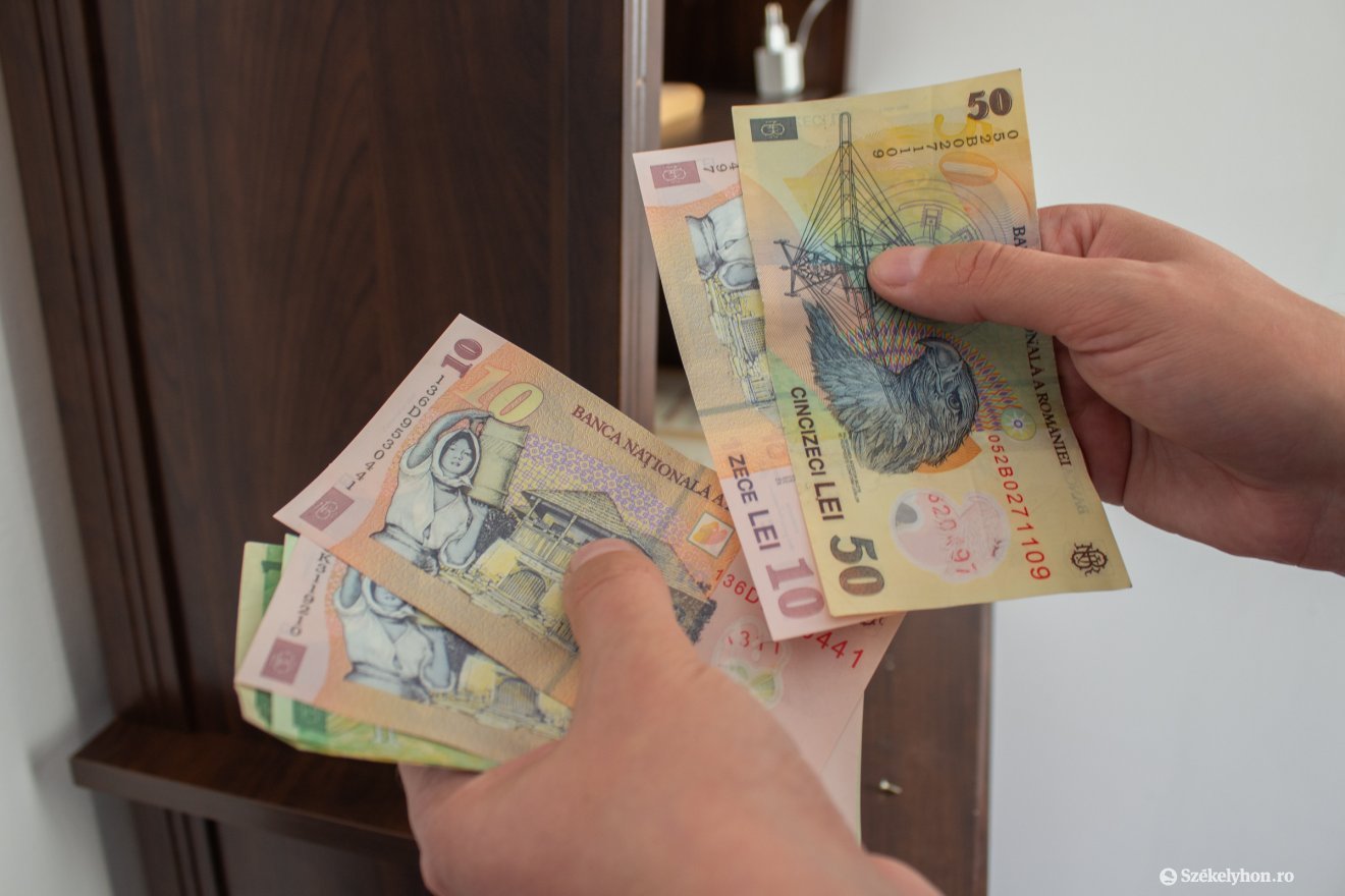 Két részletben érkezik a kisnyugdíjasok támogatása