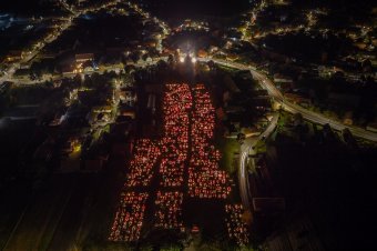 Így világították be az emlékezés fényei a temetőket mindenszentek estéjén