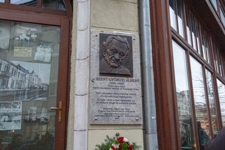 Méltó emléket állítottak Szent-Györgyi Albertnek és Hirsch Hugónak Csíkszeredában
