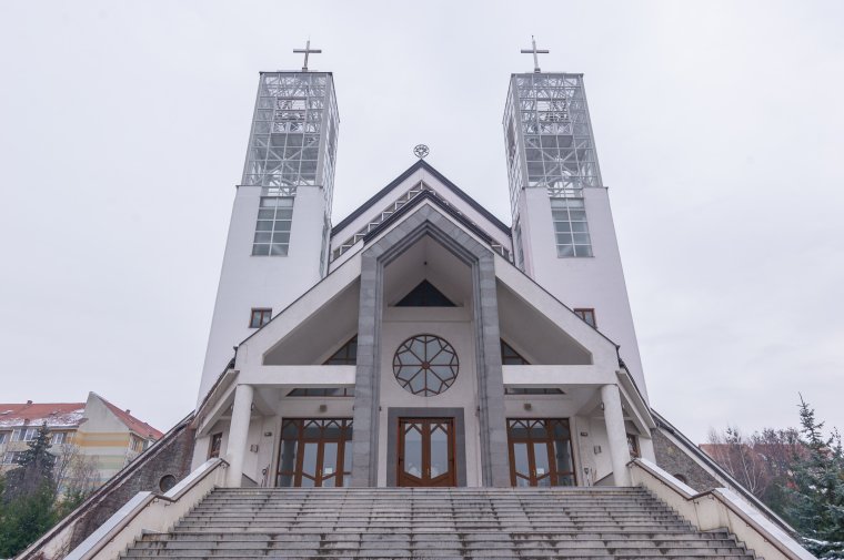 Csíkszeredai templomok tetőzeteit újítják
