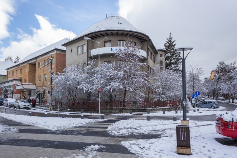 Nem adják oda a katonai központnak az egykori MÁV-palotát